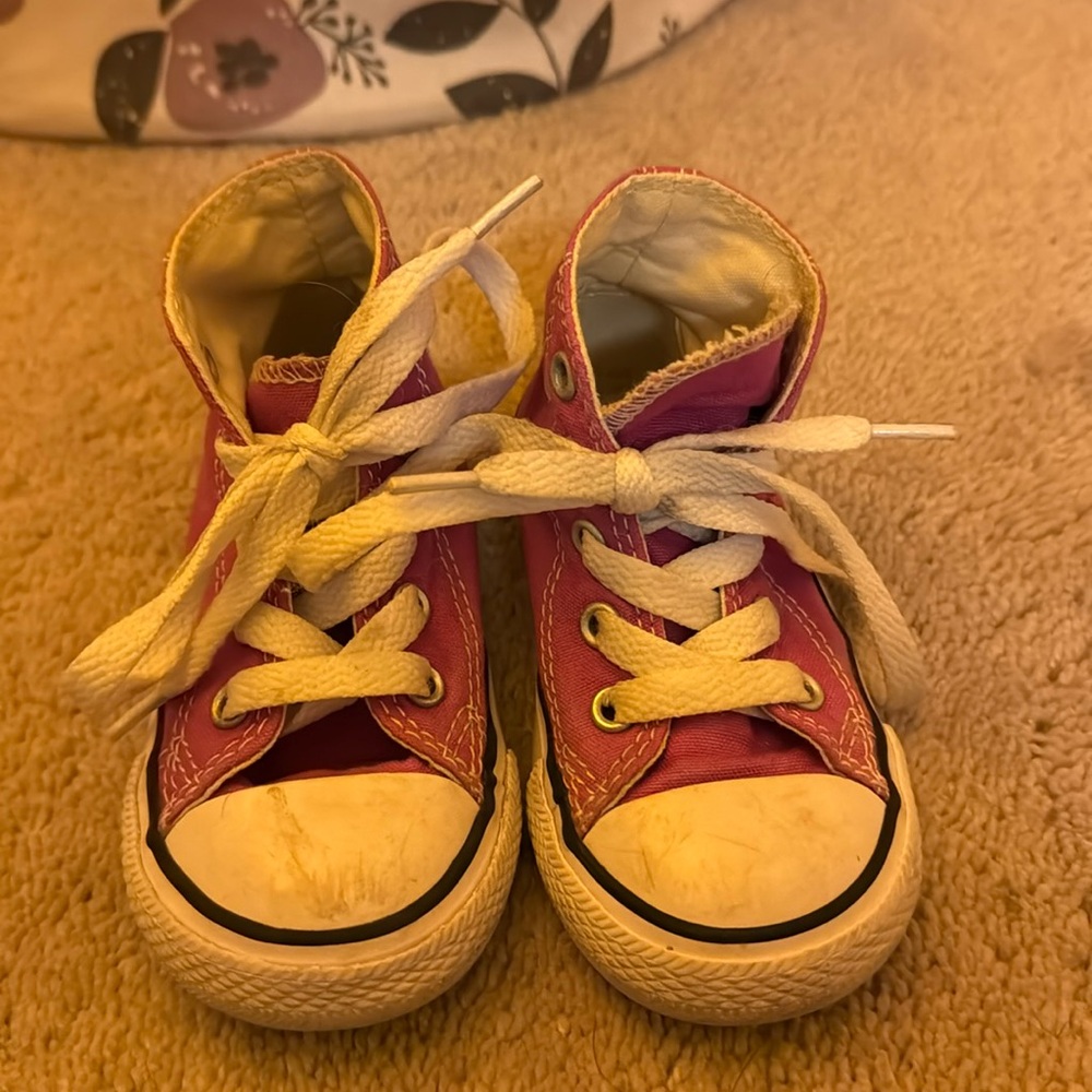 Toddler high top Converse All Stars size 6